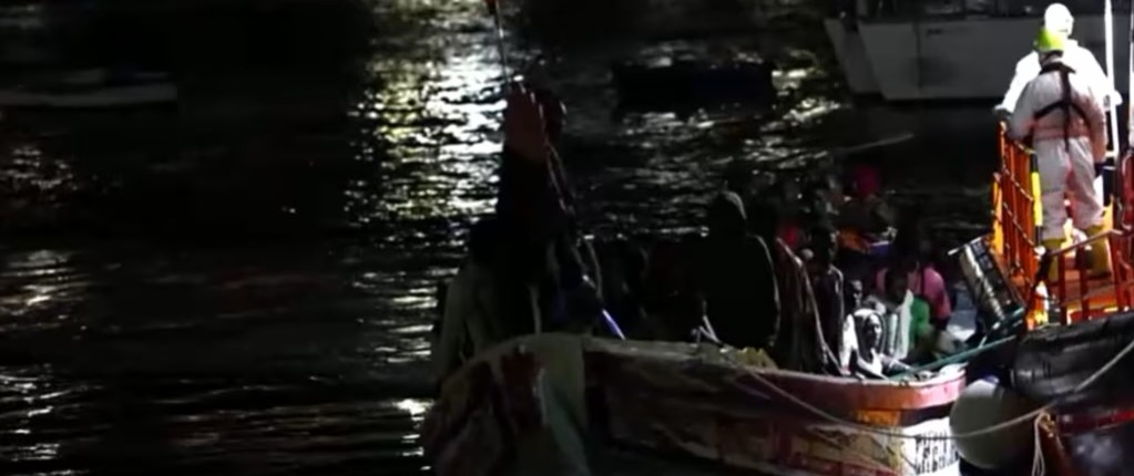 Moroccan Navy Intercepts Boat Carrying 141 Migrants to Spain