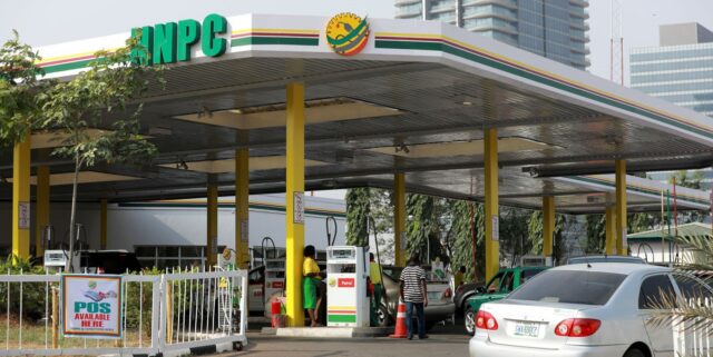 Nigerian Petrol Stations to Operate Longer Hours to Avert Shortages