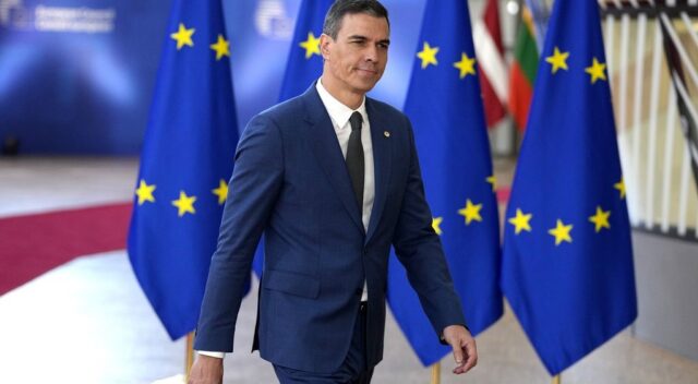 Spain’s PM Pedro Sanchez Visits Canary Islands to Discuss Migrant Issues