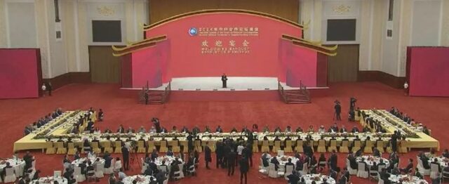 Xi Hosts Banquet for Visiting Heads of State