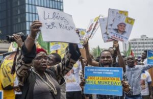 Leaders of the main opposition parties in Congo called for nationwide protests against President Felix Tshisekedi ’s plans to draft a new constitution.