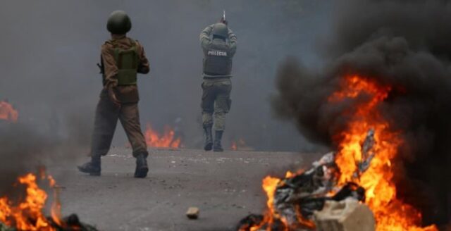 In the northern city of Nampula, where crowds had stopped traffic with barricades and burning Tyres, police opened fire, killing two demonstrators. Further south, crowds also blocked vehicles at the country's main border crossing with South Africa.