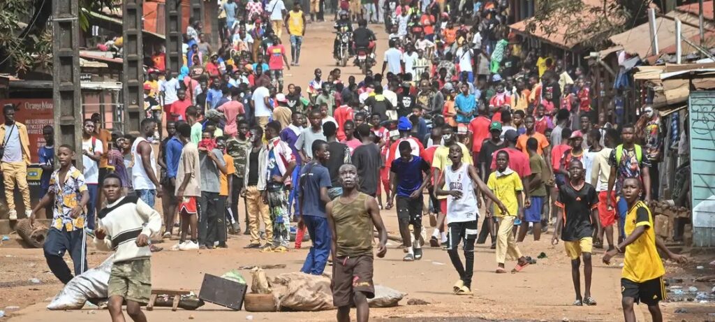Opposition and Civil Society Up Against Military Junta in Guinea 1 Opposition and Civil Society Up Against Military Junta in Guinea
