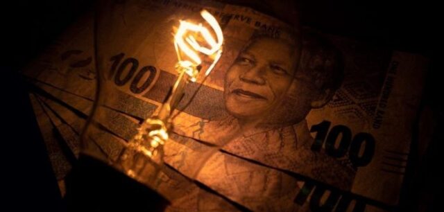 South African Rand Dips as GDP Data Approaches Amid U.S. Tariff Concerns