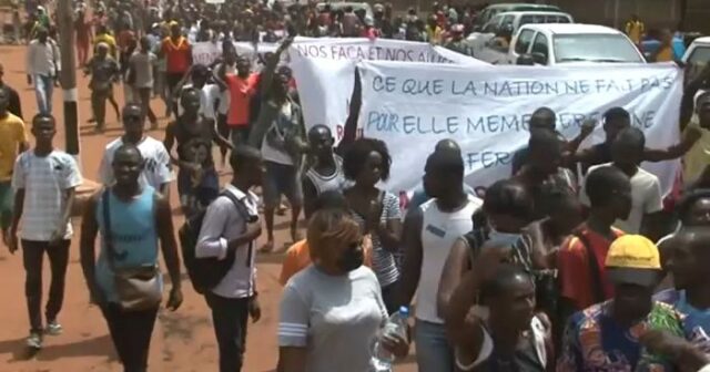 CAR Thousands of protesters took to the streets of Bangui, the capital of the Central African Republic (CAR), this week, rallying behind opposition lawmakers to firmly oppose President Faustin-Archange Touadéra’s alleged bid for a third term in office. Nearly 5,000 demonstrators made their voices heard.