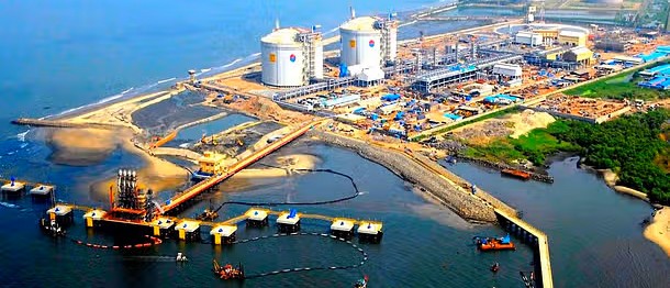 Image LNG Mozambique In the province of Inhambane, southern Mozambique, Chapo launched a private project to build a petrochemical city, expected to cost at USD 2 billion (€1.7 billion), to create around 10,000 jobs.