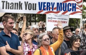 The first group of white Afrikaans-speaking South Africans is reportedly due to arrive in the United States early next week. They claim to be persecuted in their home country and have been granted “refugee status” by President Donald Trump.