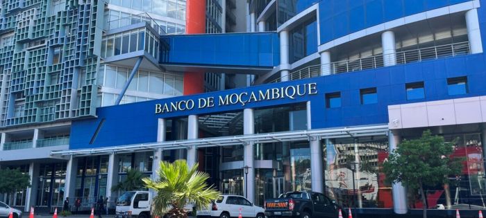 Mandatory Reserves of Mozambican Banks Fell by 28% The mandatory reserves that Mozambican banks have to place with the central bank, based on deposits, fell 28% between January and March, to 209.902 million meticais (€2.936 million), according to data compiled by Lusa.