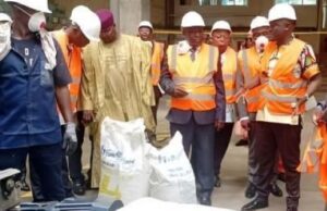 Cameroon has inaugurated its first-ever chemical fertiliser production plant, marking a major milestone in reducing reliance on expensive imports and strengthening domestic agriculture. The facility, launched on May 7 by Agriculture Minister Gabriel Mbaïrobé, is located in Bonaberi, Douala.