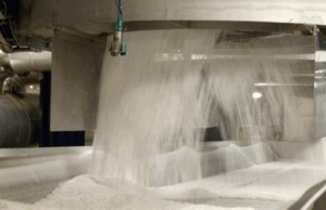 Ghana is making significant progress toward industrial self-sufficiency, with the Dangote Group set to launch a major sugar refinery project in Kwame-Danso, located in the Bono Region. The Dangote Sugar Refinery Ghana is envisioned as a large-scale agro-industrial complex with a substantial economic impact.
