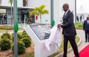 Mozambican President Daniel Chapo inaugurated the new headquarters of the National Road Transport Institute (INATRO), the body responsible for road safety, issuing driving licences and vehicle number plates, and supervising driving schools.