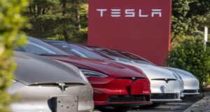 Tesla has officially established a local subsidiary in Casablanca, marking a significant milestone in the electric vehicle (EV) pioneer’s strategic expansion into Africa. This move not only highlights the company’s growing interest in Morocco but also positions the North African nation as a central hub for clean mobility and renewable energy innovation across the continent.