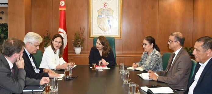 During a recent visit to Tunis, Philippe Orliange, Executive Director for Geographies at the French Development Agency (AFD), signed several funding agreements with Tunisian authorities totaling €54.5 million. These investments focus on three strategic priorities for Tunisia: improving access to drinking water, empowering vulnerable populations economically, and enhancing vocational training for youth.