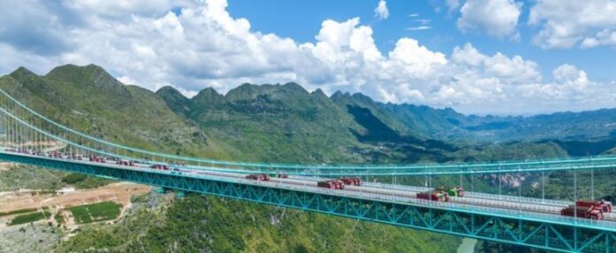 World’s Tallest Bridge in China Opened for Traffic