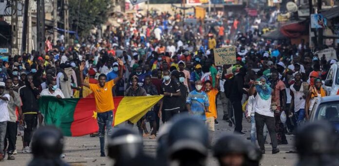 Hundreds of protesters took to the streets of Douala, Cameroon’s economic capital, on Sunday, responding to a nationwide call from opposition figure Issa Tchiroma Bakary.Demonstrators—mostly young people—marched through major thoroughfares, demanding that authorities acknowledge Tchiroma’s victory in the recent election and disclose the true results of the vote, expected to be officially announced on Monday.