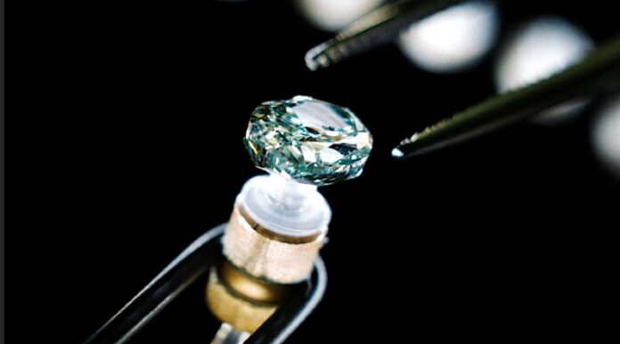 Angola’s Endiama Submits Formal Bid for Anglo American’s De Beers Stake Amid Rivalry with Botswana